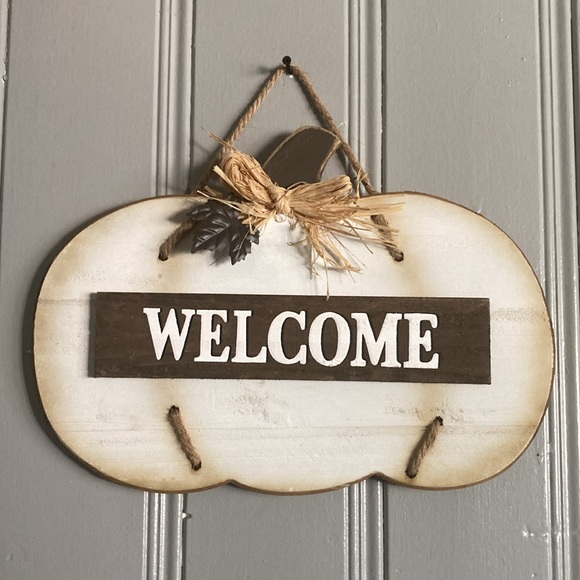 HP-NWT- 13βx 18β White-Washed Wooden WELCOME Pumpkin Shaped Fall Decor Sign π - Picture 10 of 17